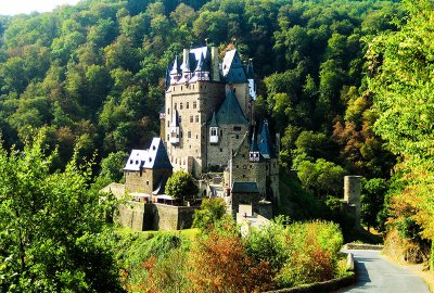 burg-1748647_1920.jpg